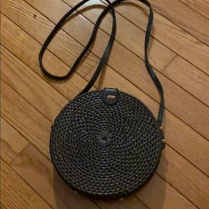 Round woven purse